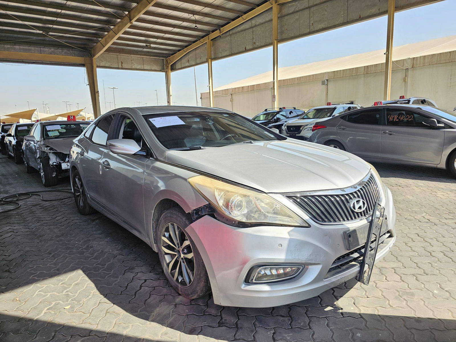 2011 HYUNDAI GRANDEUR — 78120 KM — Lot 012038 — Ind. 12 - Marhaba Auctions Used Cars - Image 4
