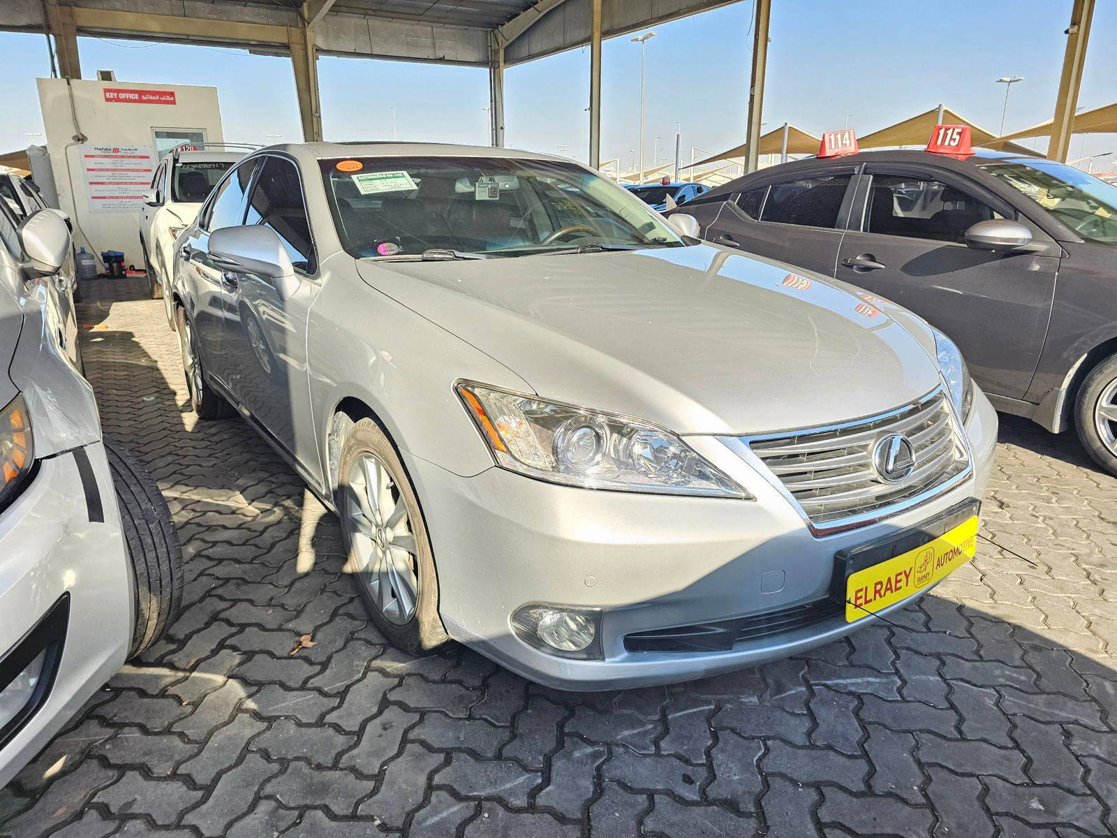2011 LEXUS ES 350 — 98266 KM — Lot 9B2422577 — Souq - Marhaba Auctions Used Cars - Image 3