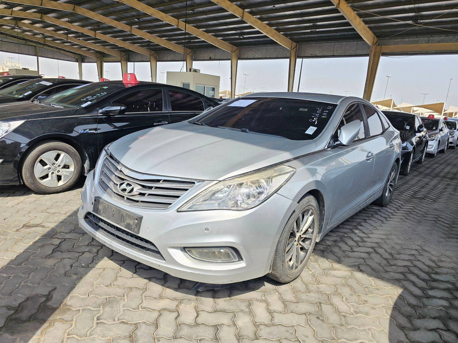2012 HYUNDAI GRANDEUR — 217011 KM — Lot 103868 — Souq - Marhaba Auctions Used Cars - Image 5