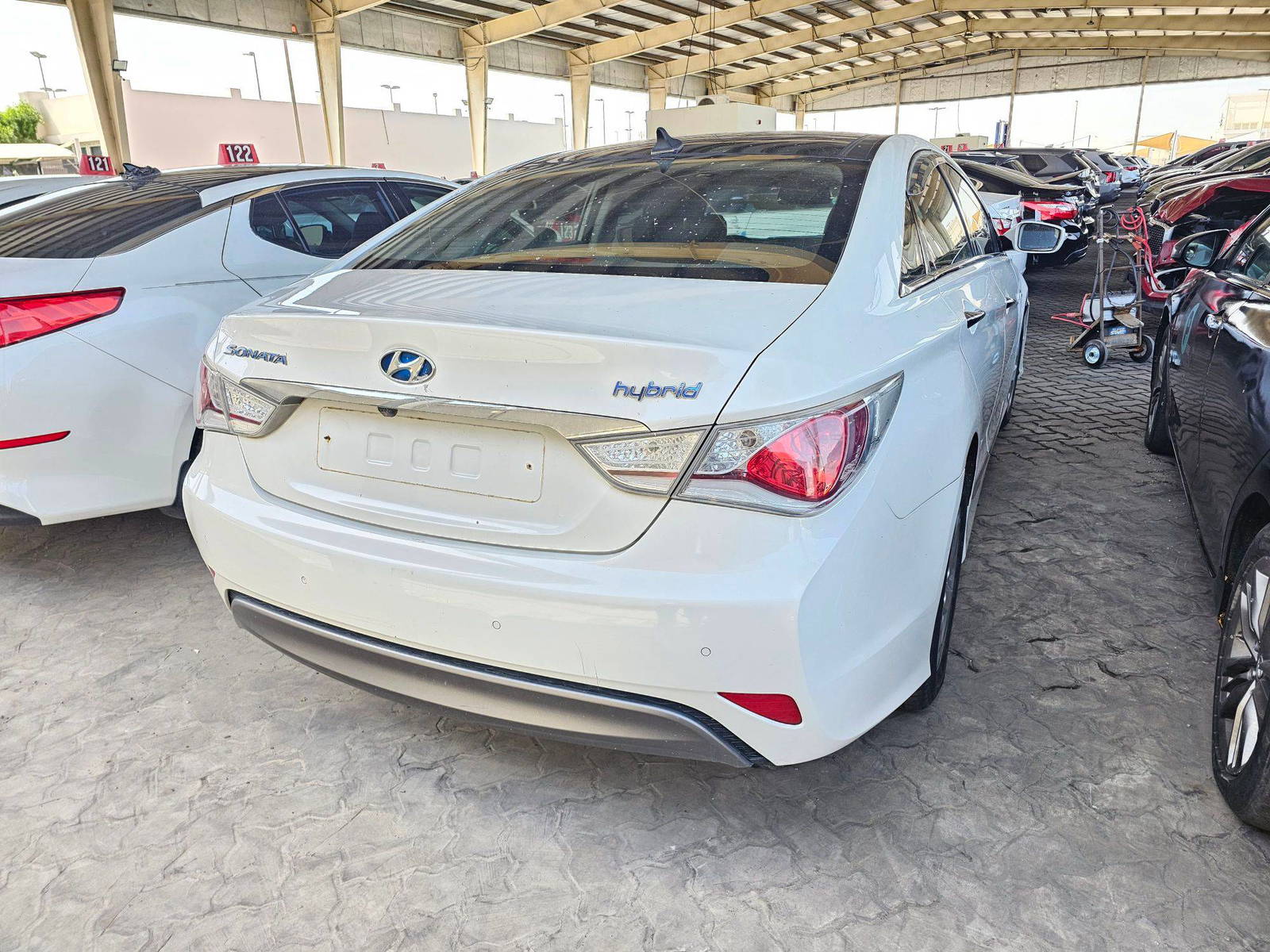 2012 HYUNDAI SONATA — 249660 KM — Lot 035069 — Souq - Marhaba Auctions Used Cars - Image 4