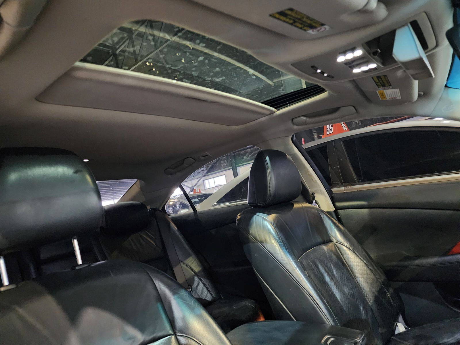 2009 LEXUS ES 350 — 215235 KM — Lot 335774 — Souq - Marhaba Auctions Used Cars - Image 9