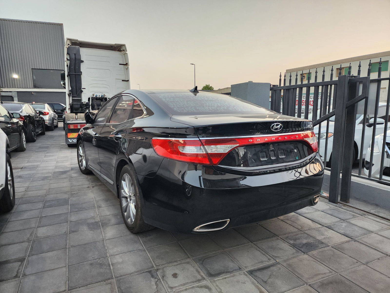 2012 HYUNDAI GRANDEUR — 139810 KM — Lot 214549 — Al Quoz - Marhaba Auctions Used Cars - Image 5