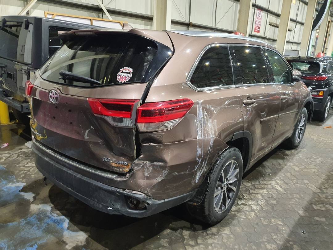 2017 TOYOTA HIGHLANDER — 132115 Miles — Lot 66842033 - Marhaba Auctions Used Cars - Image 4