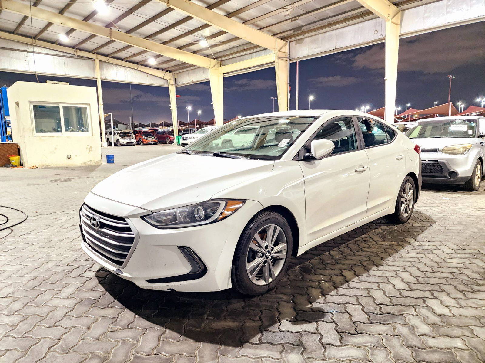 2018 HYUNDAI ELANTRA — 117640 KM — Lot 694539 — Souq - Marhaba Auctions Used Cars - Image 5