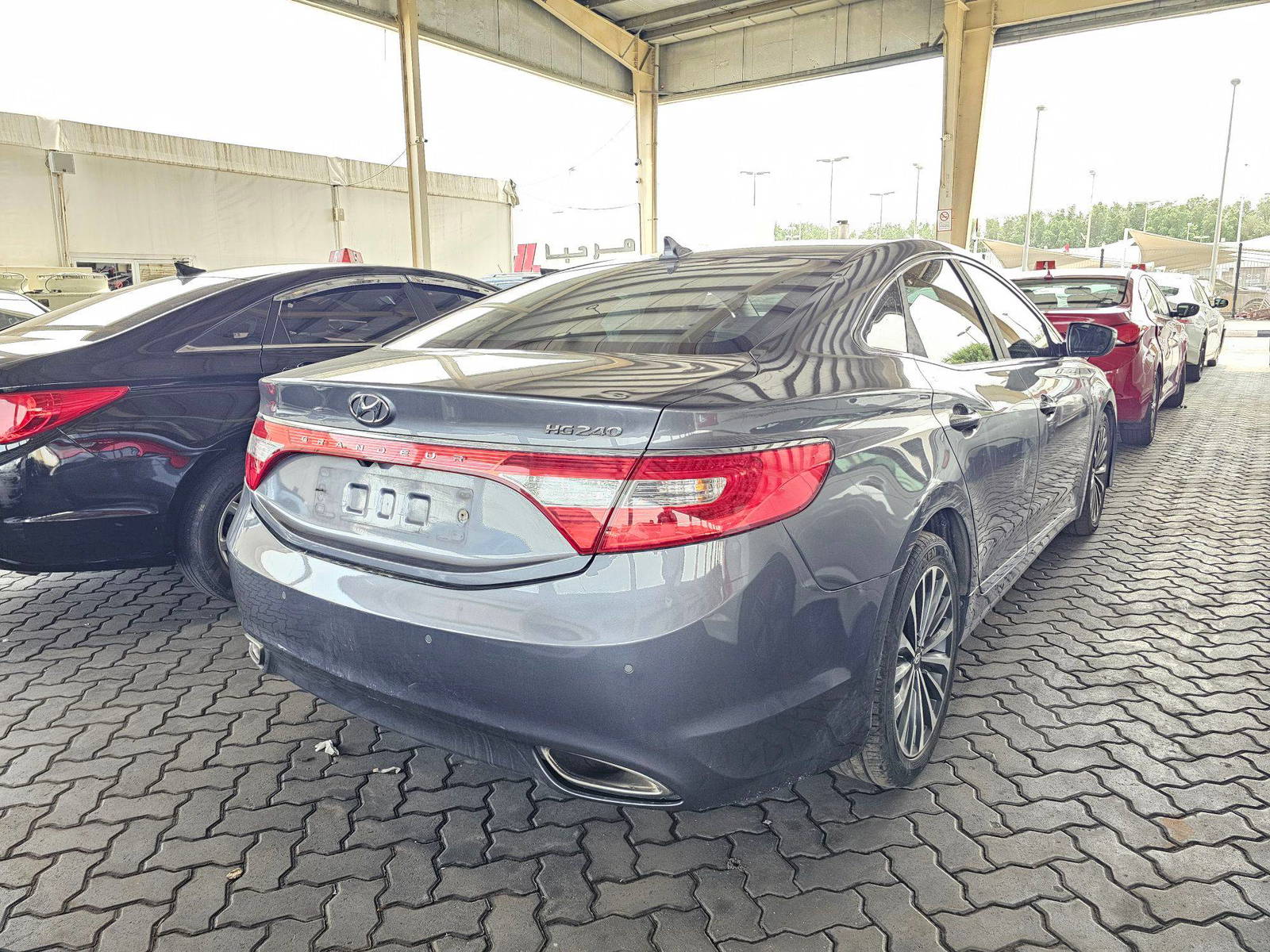 2014 HYUNDAI GRANDEUR — 170702 KM — Lot 303034 — Souq - Marhaba Auctions Used Cars - Image 4