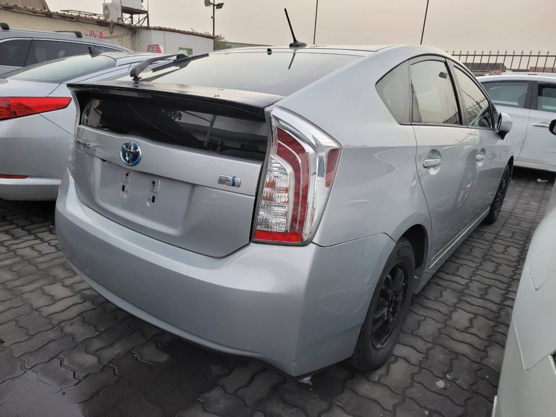 2015 TOYOTA PRIUS — 259327 Miles — Lot 43049250 — Main - Marhaba Auctions Used Cars - Image 4