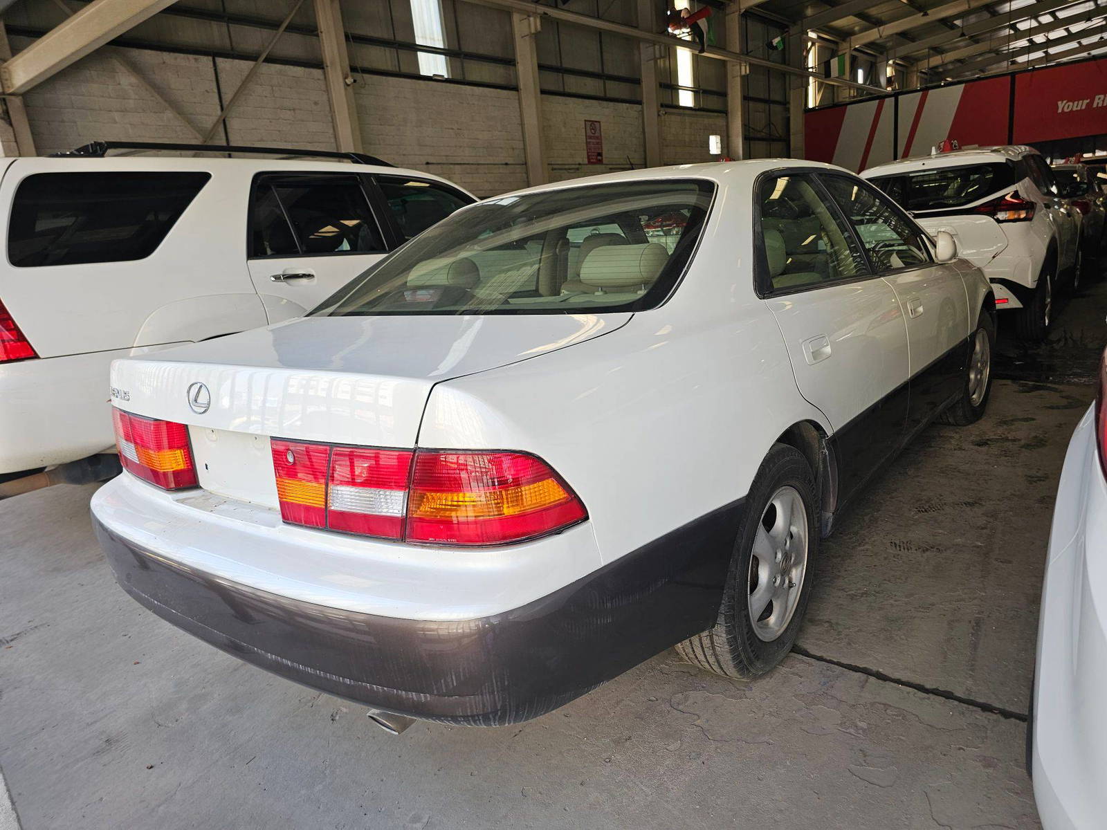 1997 LEXUS ES 300 — 209254 Miles — Lot 5003146 - Marhaba Auctions Used Cars - Image 6
