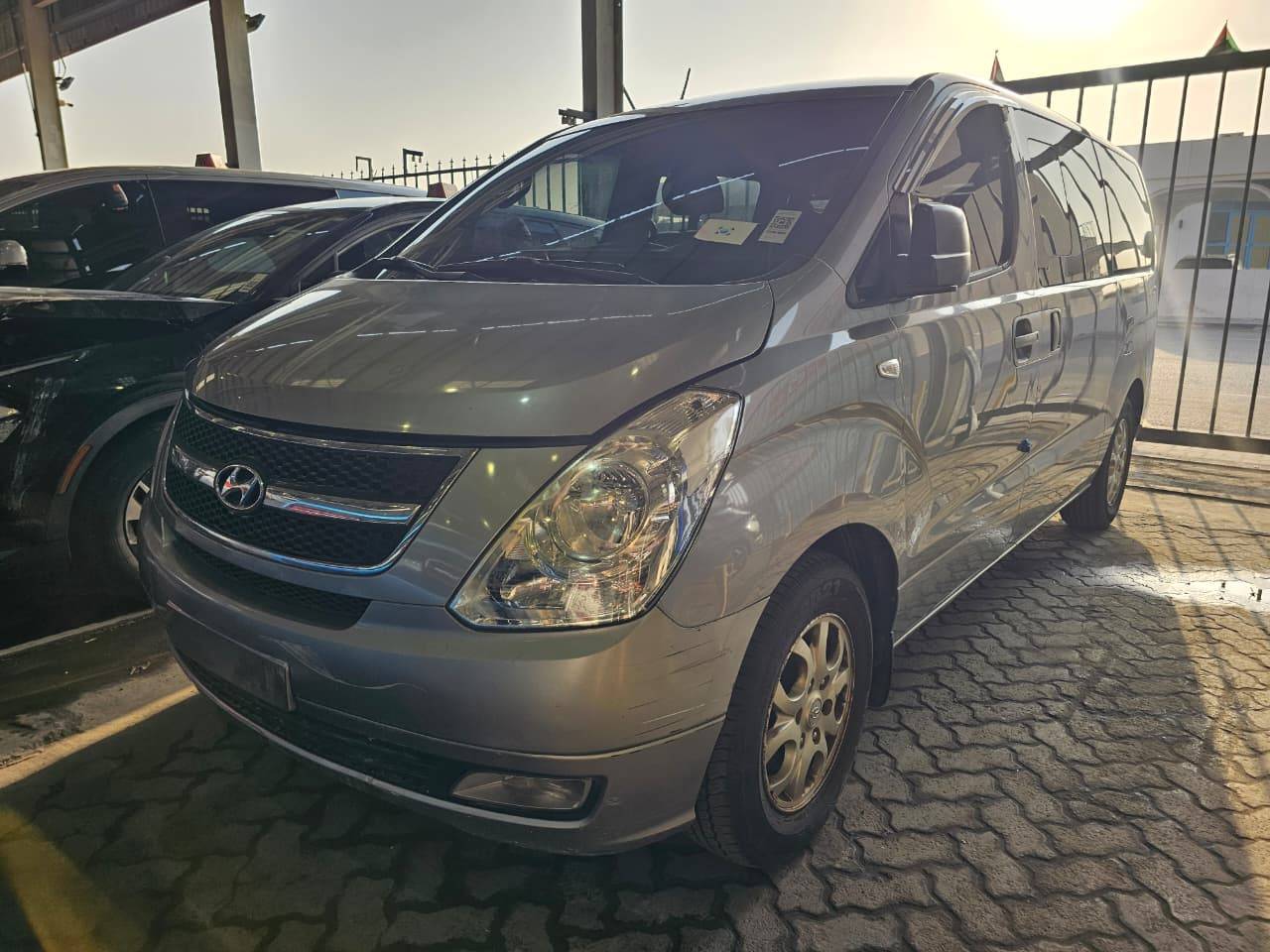 2011 HYUNDAI GRAND STAREX — 295580 KM — Lot BBU305915 — Main - Marhaba Auctions Used Cars - Image 4