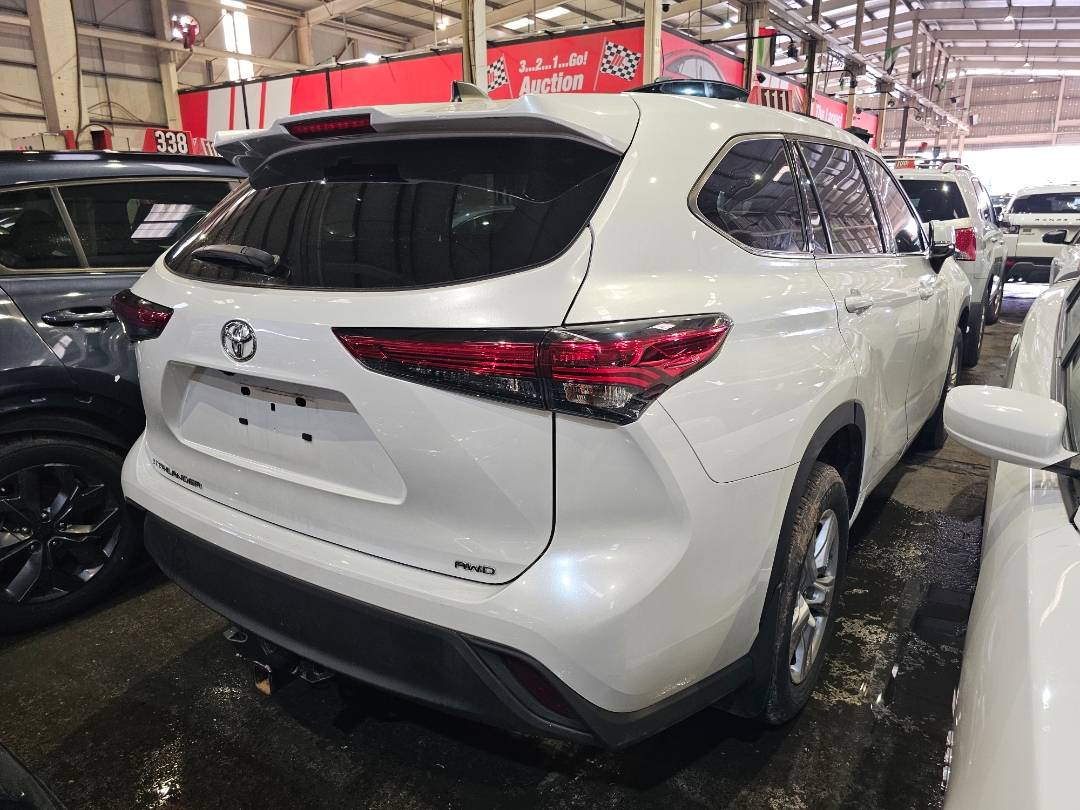 2022 TOYOTA HIGHLANDER — 39105 Miles — Lot 56255615 — Main - Marhaba Auctions Used Cars - Image 10