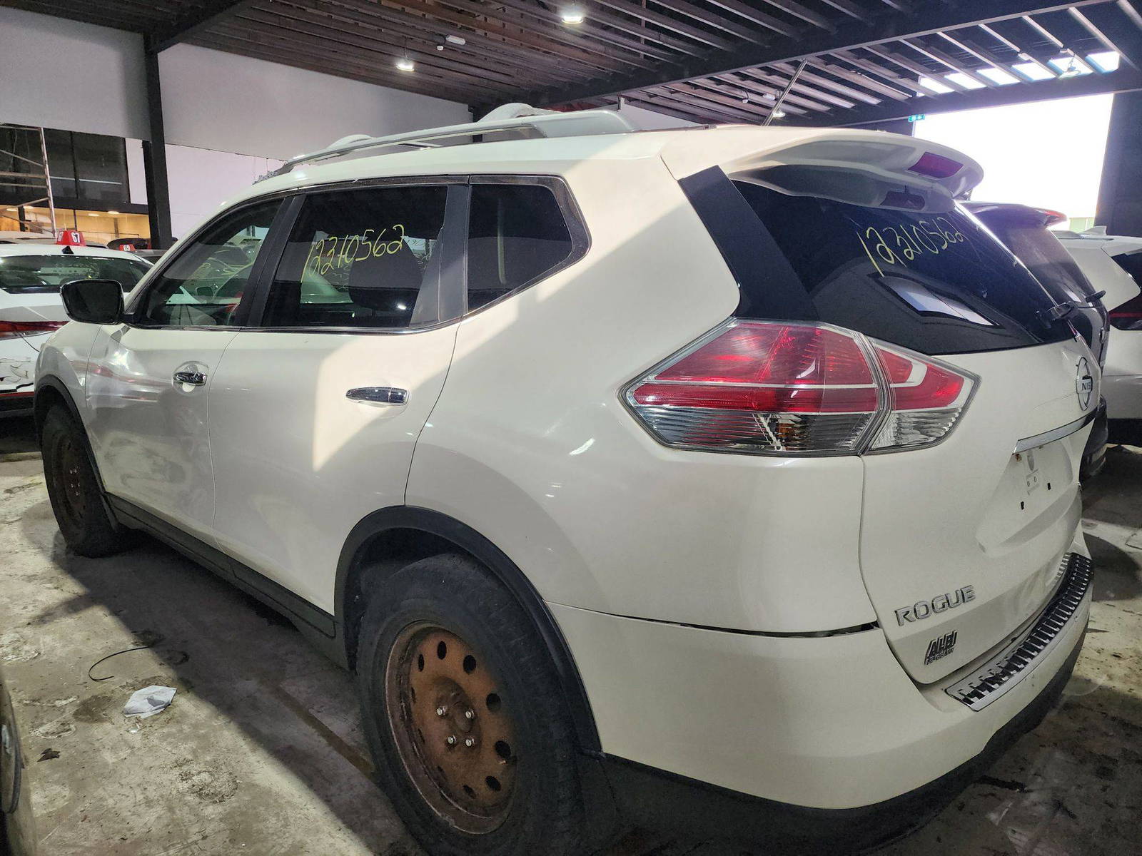 2015 NISSAN ROGUE — 165877 KM — Lot 12310562 — Al Quoz - Marhaba Auctions Used Cars - Image 3