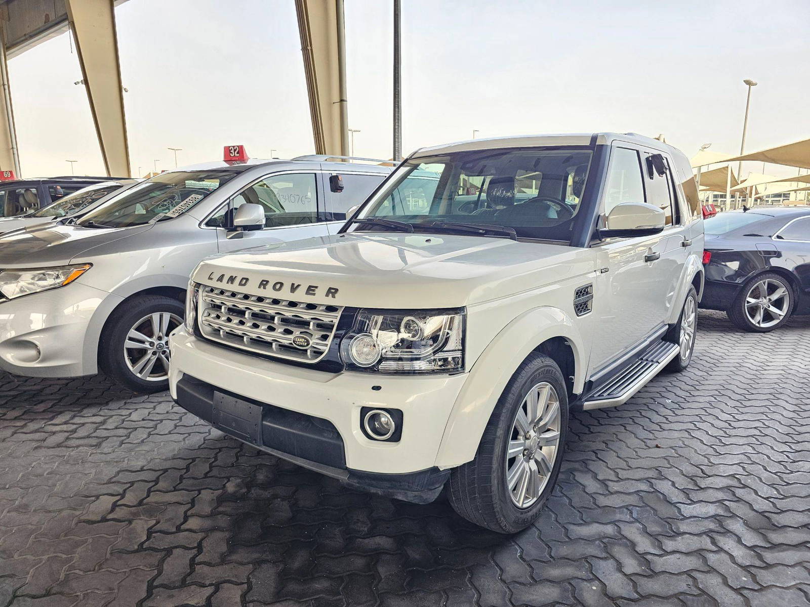2015 LAND ROVER LR4 HSE — 146094 Miles — Lot 8FA760017 — Souq - Marhaba Auctions Used Cars - Image 5