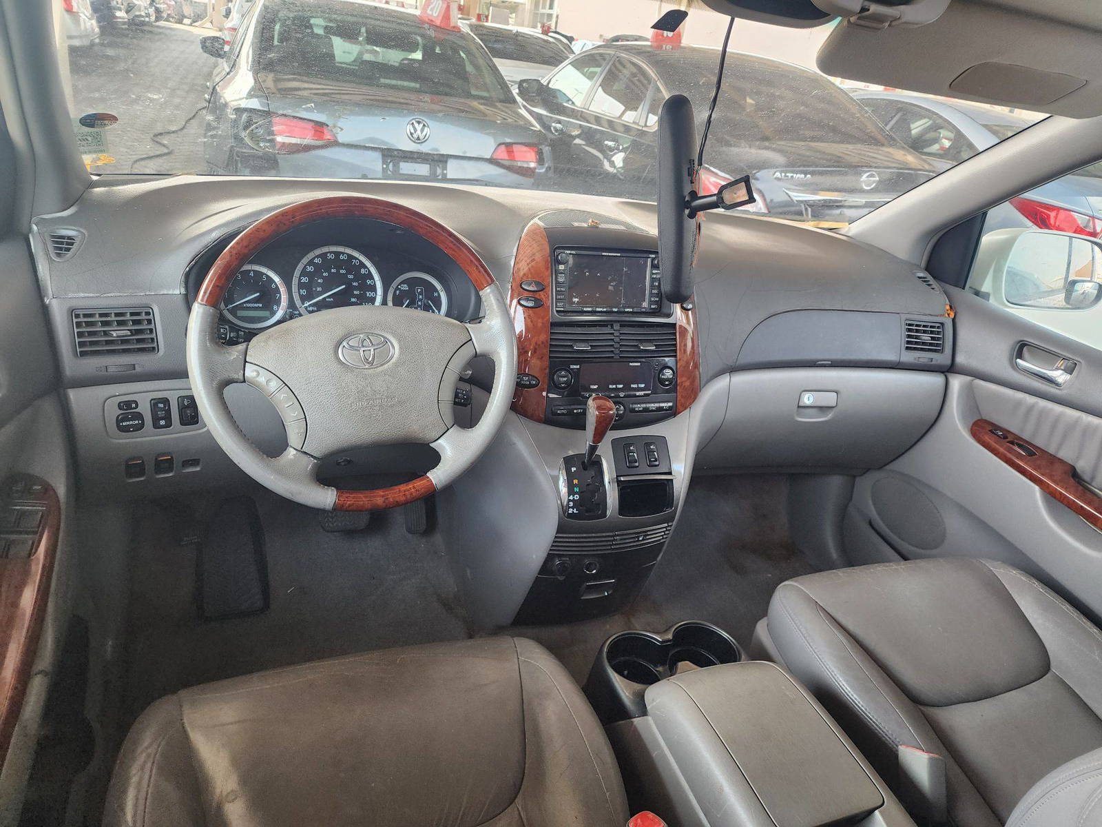 2005 TOYOTA SIENNA — 228787 Miles — Lot 38495990 — Souq - Marhaba Auctions Used Cars - Image 8