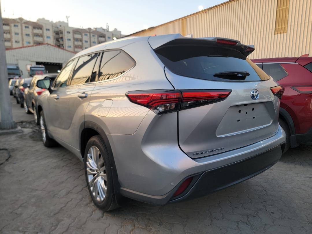 2023 TOYOTA HIGHLANDER — 10627 KM — Lot 1PS579800 — Souq - Marhaba Auctions Used Cars - Image 4