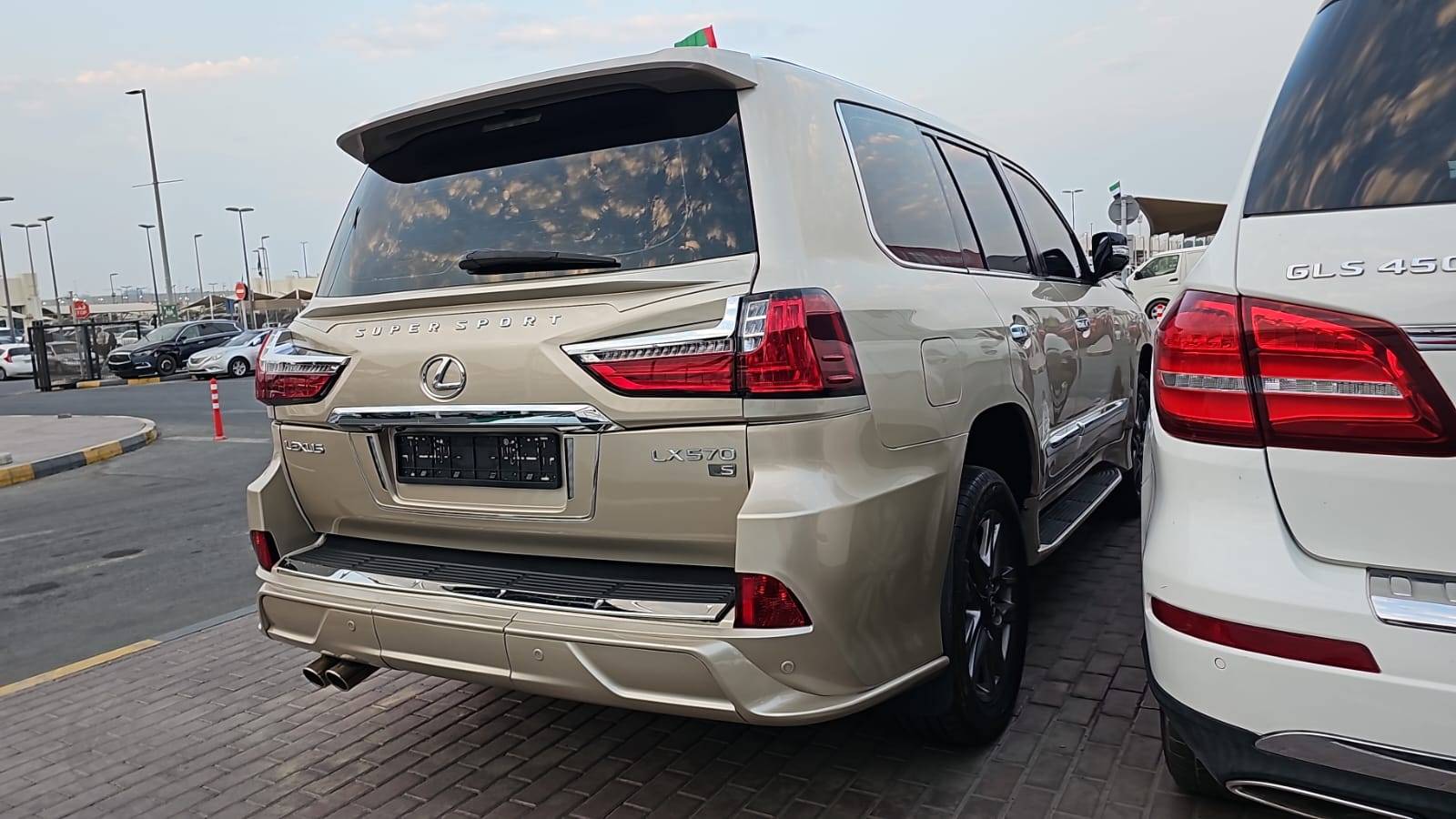 2014 LEXUS LX 570 — 162543 KM — Lot 4150468 — Souq - Marhaba Auctions Used Cars - Image 4