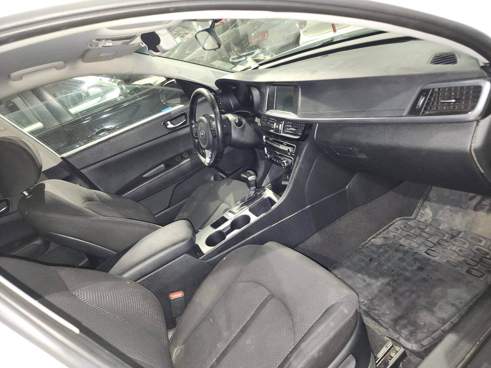 2017 KIA OPTIMA — 138304 Miles — Lot 67699373 — Souq - Marhaba Auctions Used Cars - Image 9