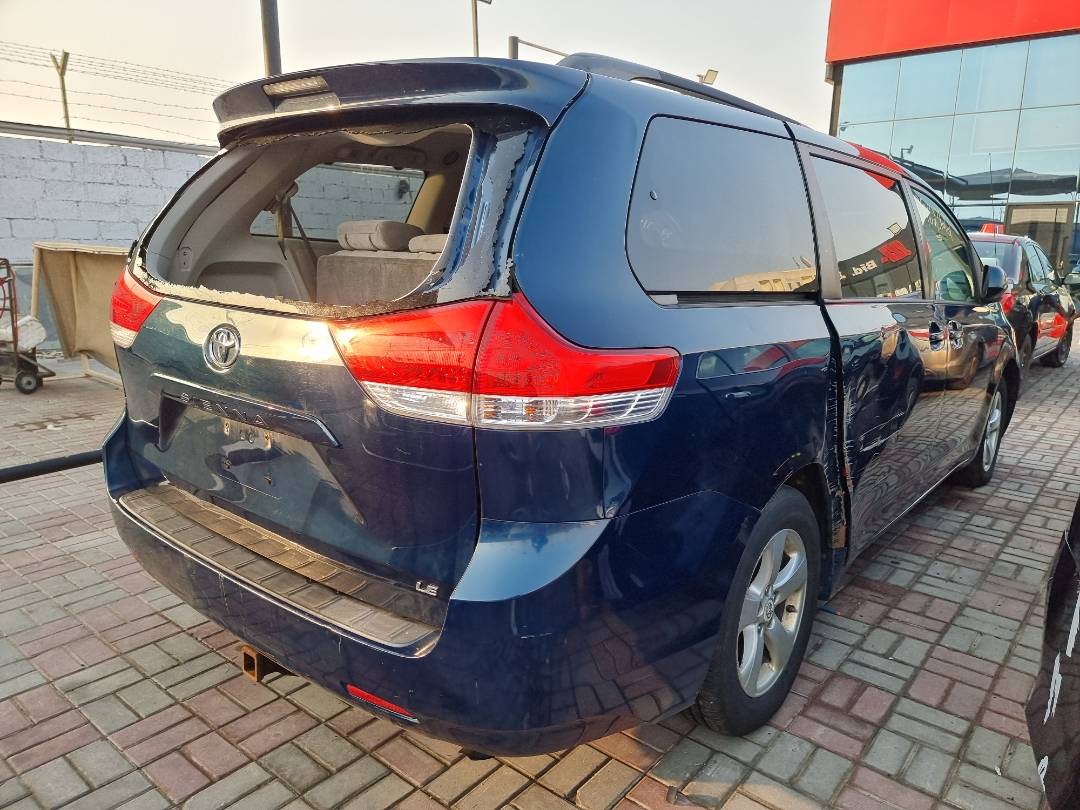 2011 TOYOTA SIENNA — 221252 Miles — Lot 0125487 — Ind. 12 - Marhaba Auctions Used Cars - Image 4