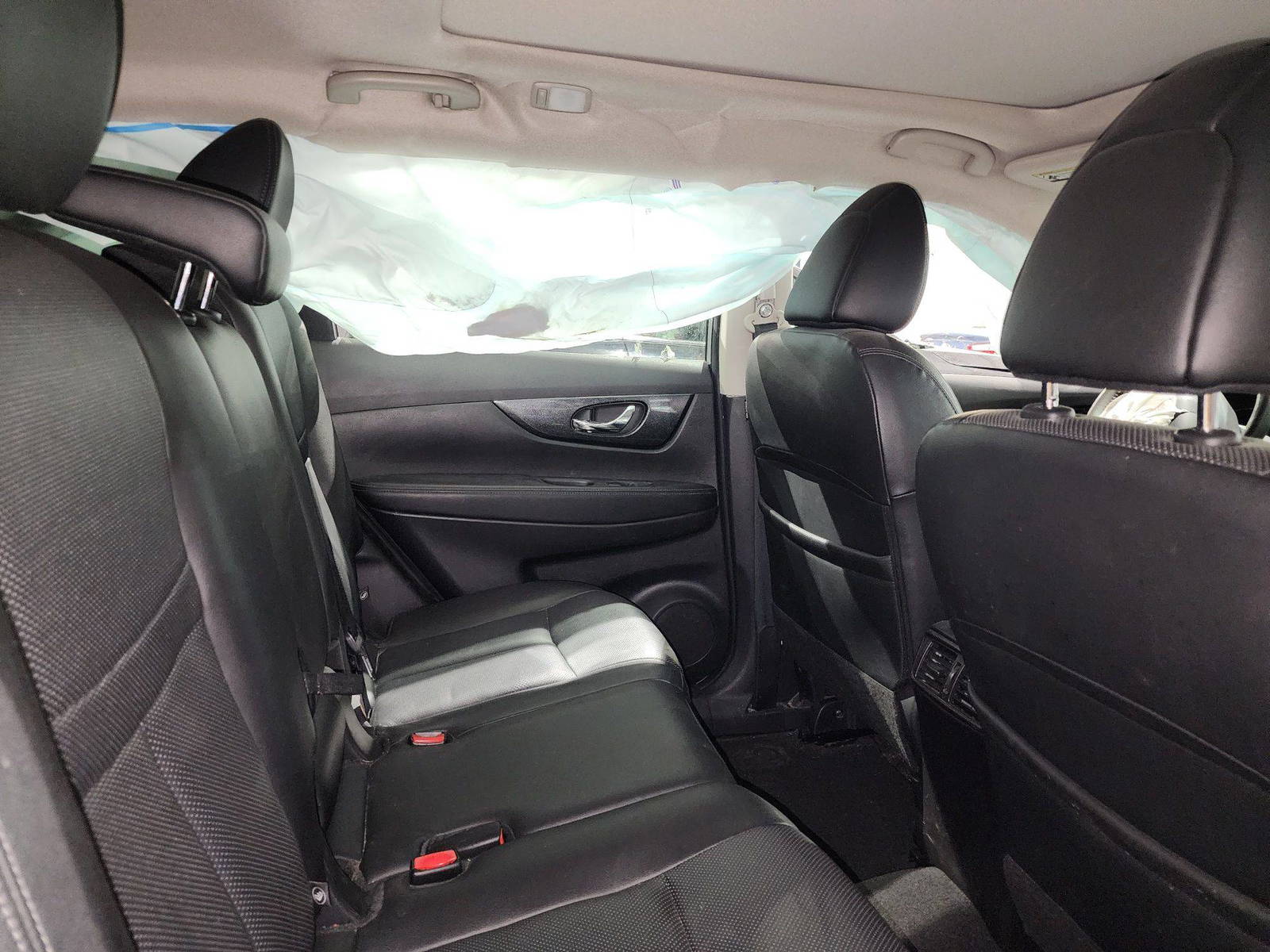 2015 NISSAN ROGUE — 176952 KM — Lot 38577754 — Souq - Marhaba Auctions Used Cars - Image 4
