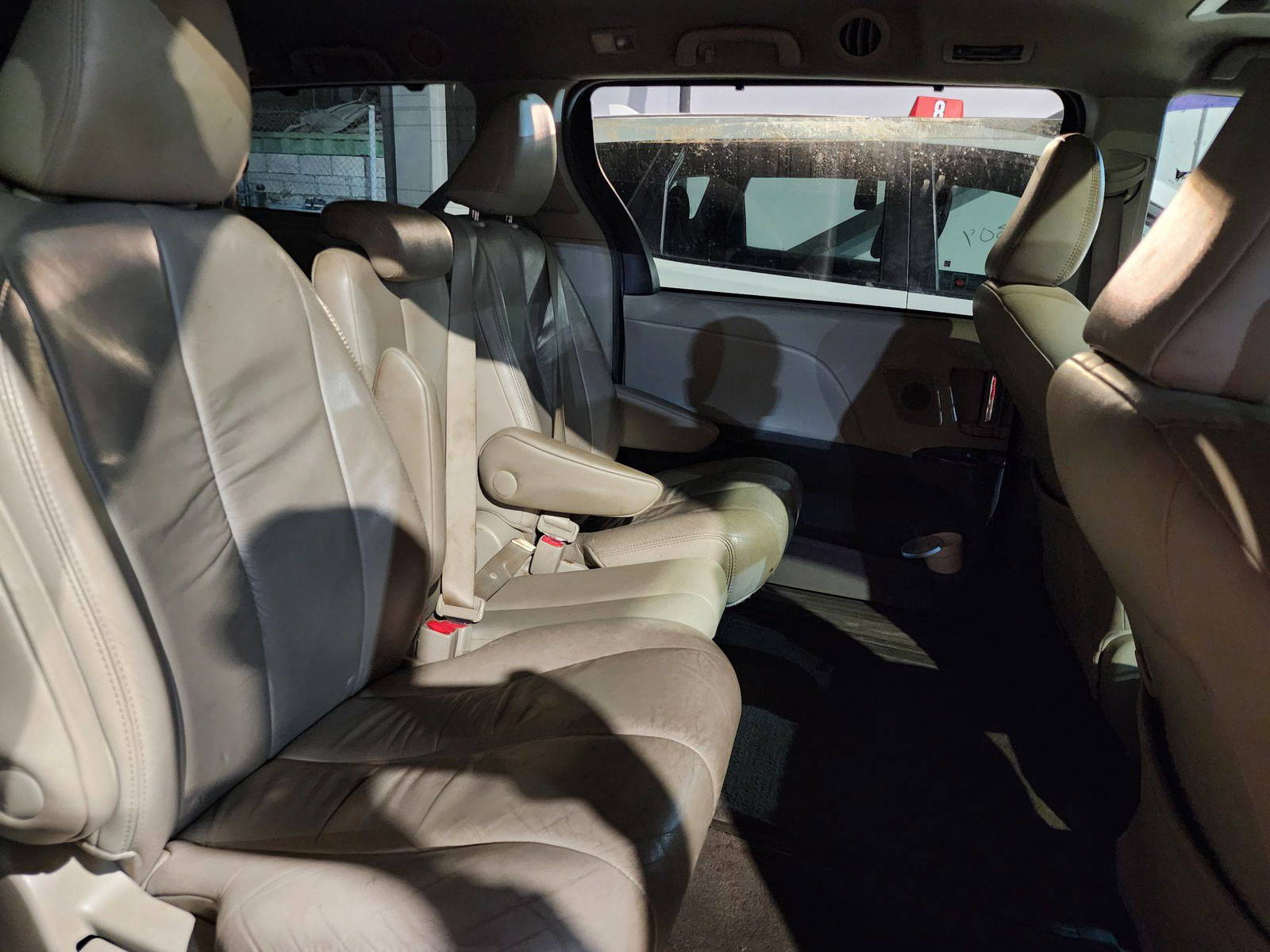 TOYOTA SIENNA 2011 - Marhaba Auction Used Cars - Image 5