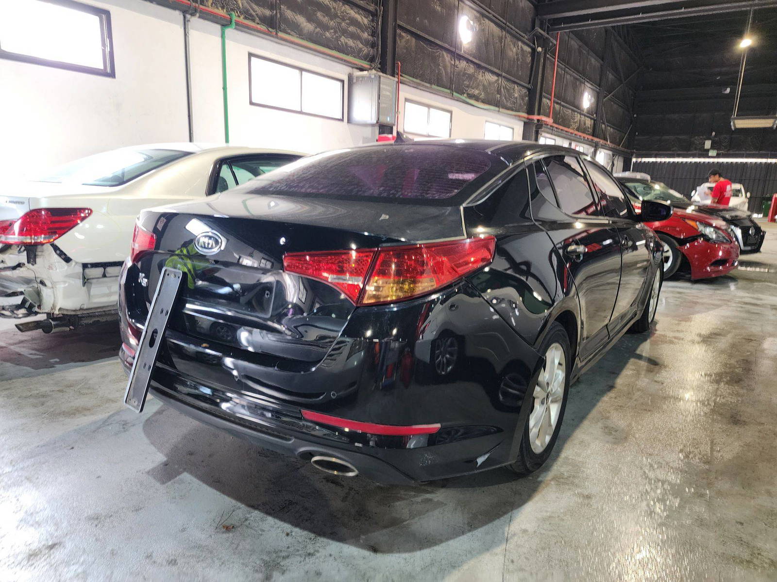 2011 KIA K5 — 203542 KM — Lot 005980 — Al Quoz - Marhaba Auctions Used Cars - Image 6