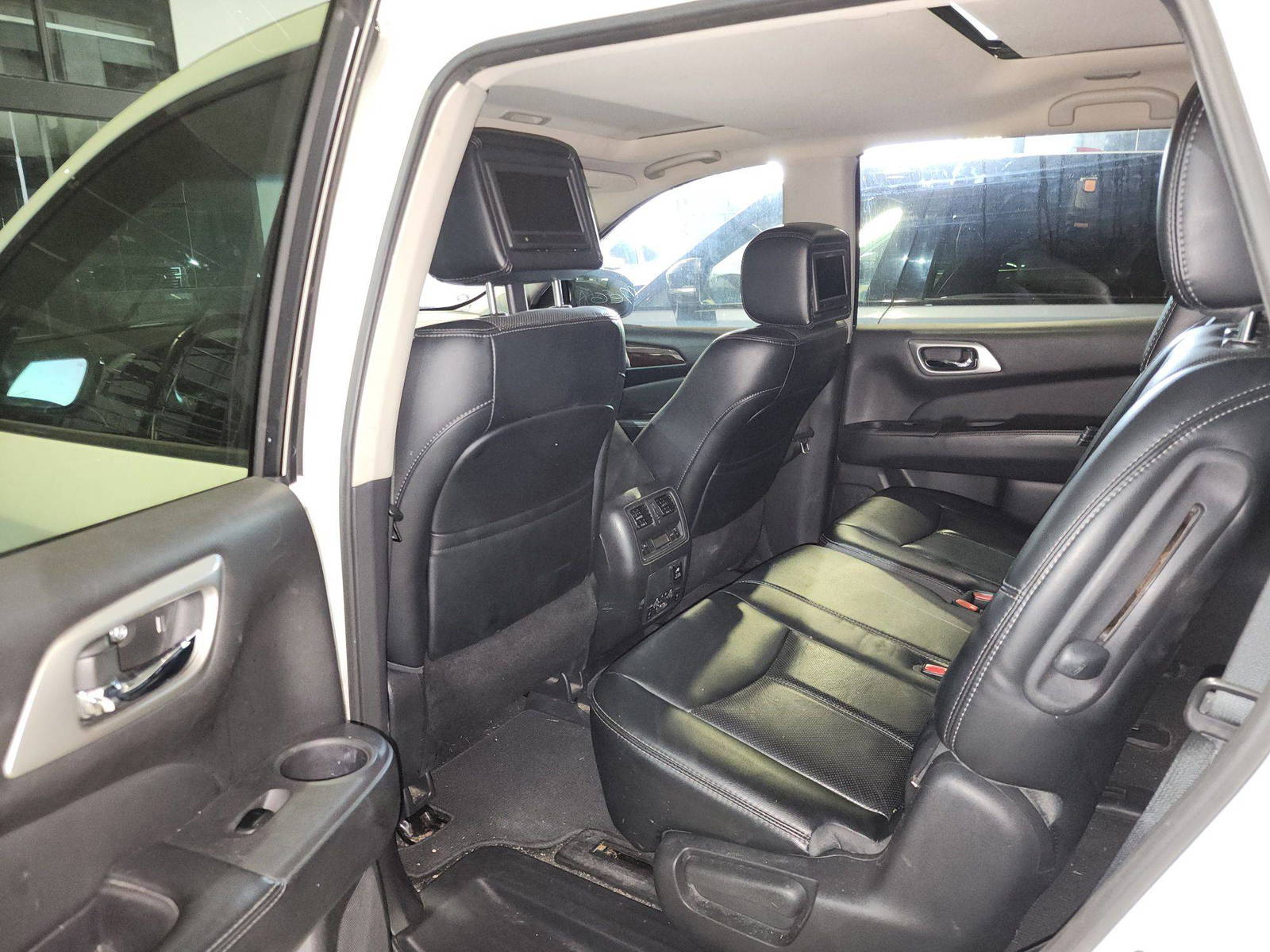 2015 NISSAN PATHFINDER — 137588 KM — Lot 87882325 — Souq - Marhaba Auctions Used Cars - Image 7
