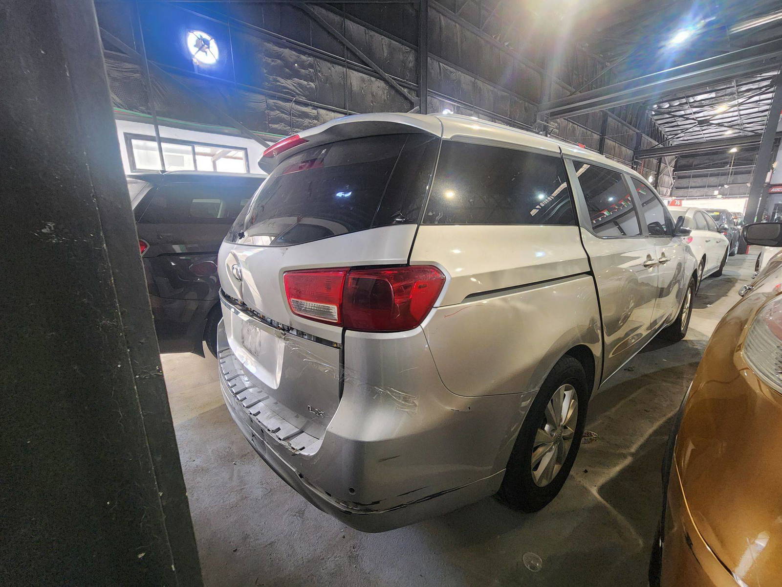 KIA SEDONA 2017 - Marhaba Auction Used Cars - Image 5