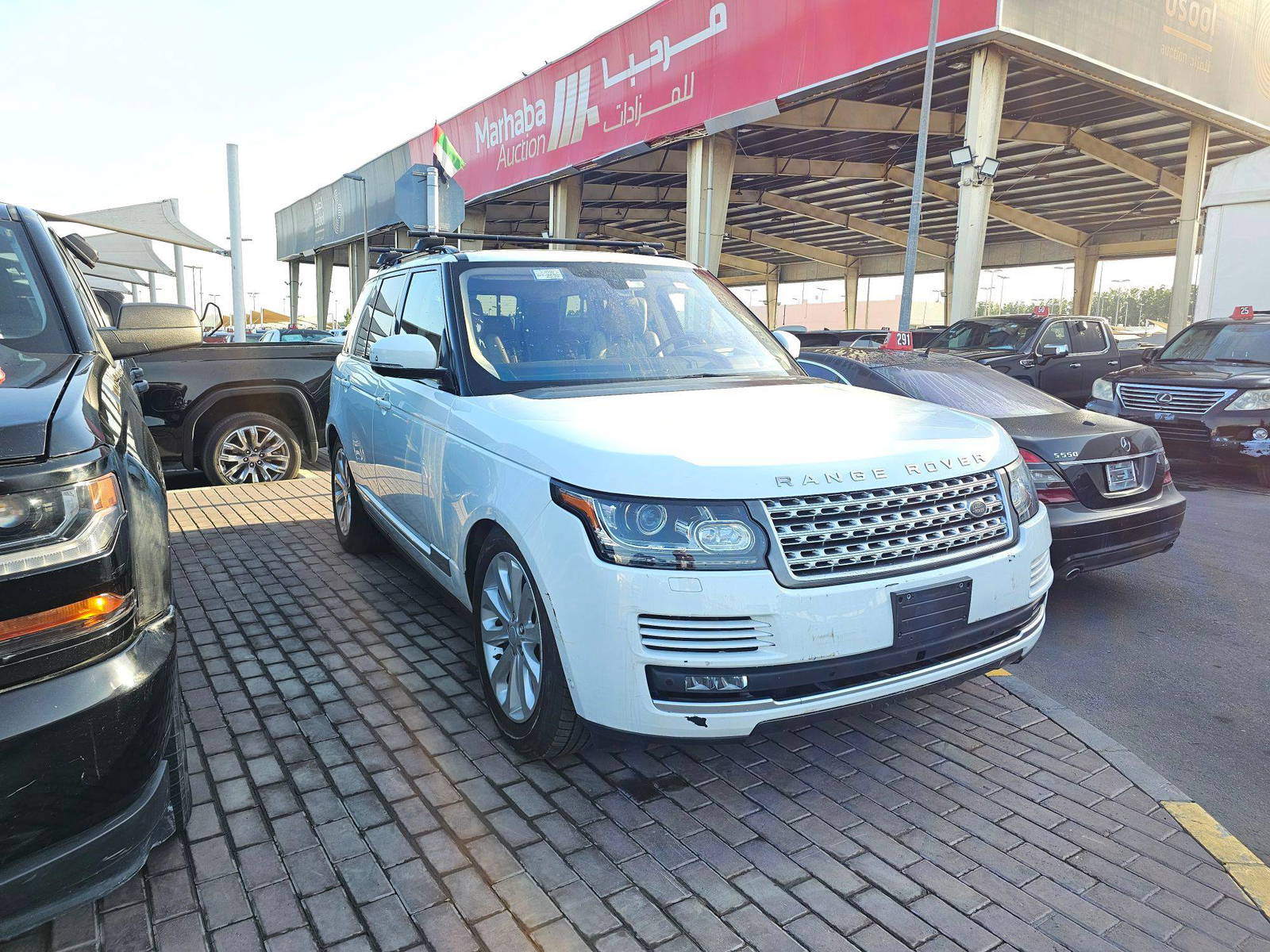 2016 LAND ROVER RANGE ROVER VOGUE — 146006 Miles — Lot GA318770 — Souq - Marhaba Auctions Used Cars - Image 4
