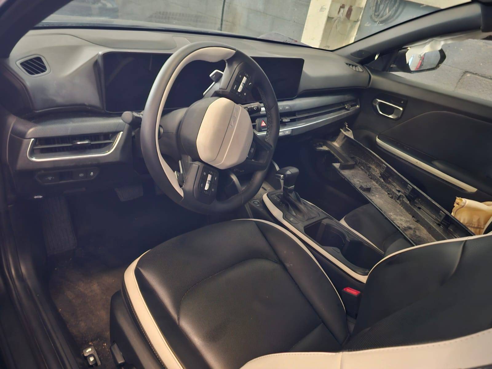 2025 KIA K4 — 3494 KM — Lot SE093508 — Main - Marhaba Auctions Used Cars - Image 8