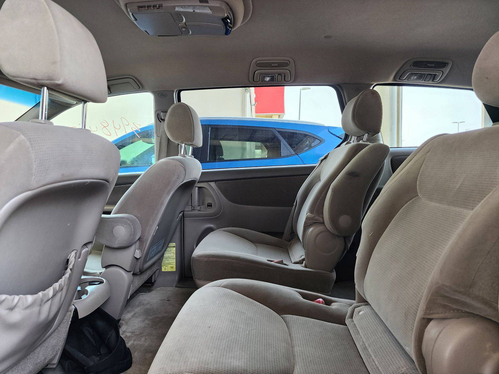 2005 TOYOTA SIENNA — 259593 Miles — Lot 25625 — Souq - Marhaba Auctions Used Cars - Image 6