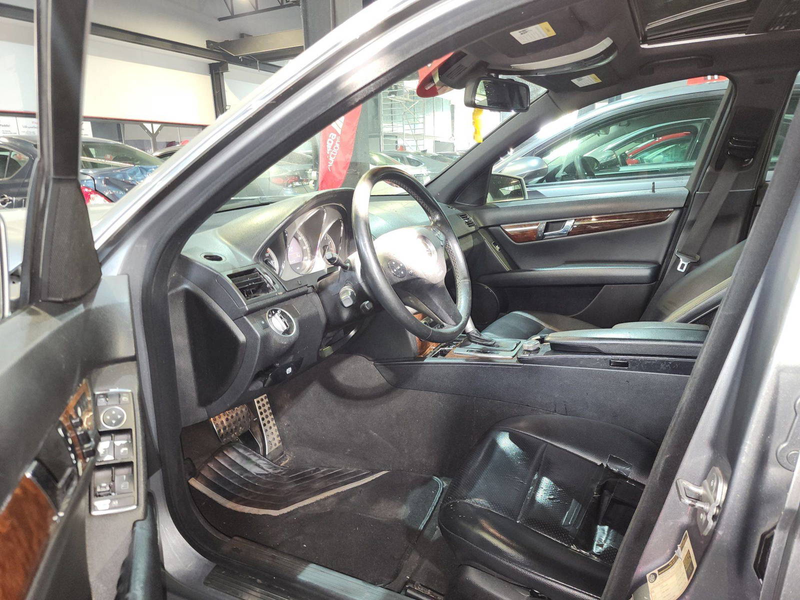 MERCEDES BENZ C300 2011 - Marhaba Auction Used Cars - Image 9