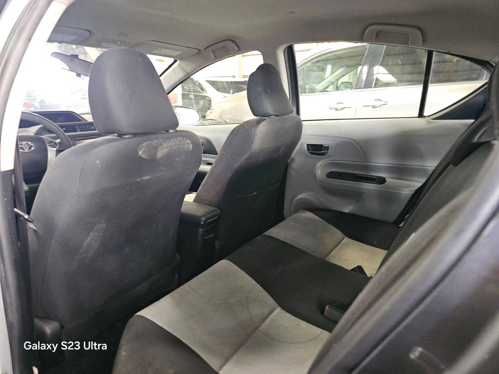 2014 TOYOTA PRIUS C — 221387 KM — Lot E1563611 — Main - Marhaba Auctions Used Cars - Image 7