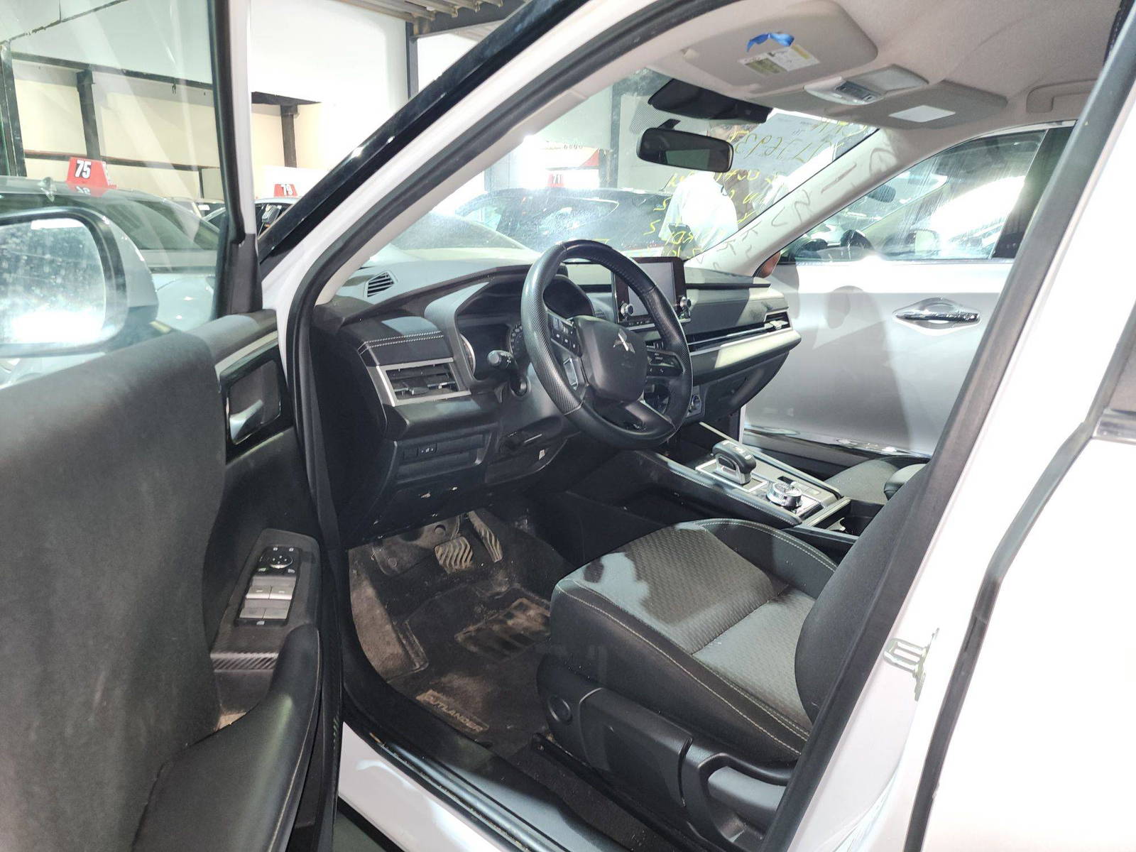 2022 MITSUBISHI OUTLANDER — 61452 KM — Lot 12176933 — Main - Marhaba Auctions Used Cars - Image 9