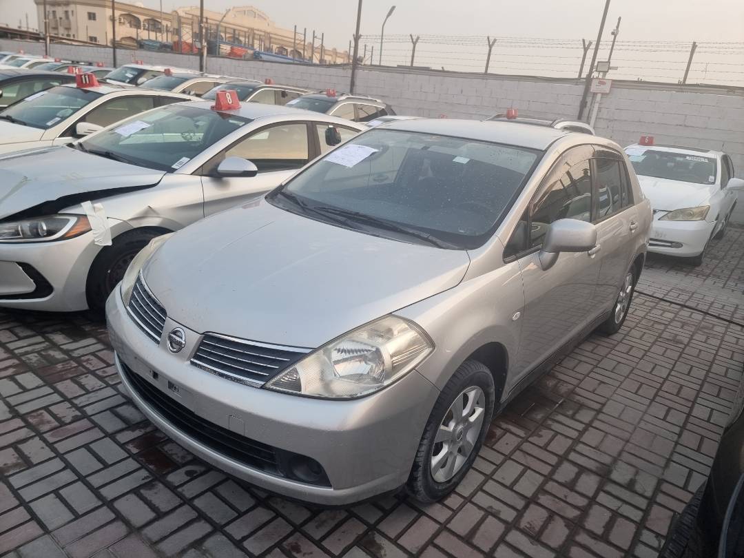 Nissan TIDA 2015 view 2