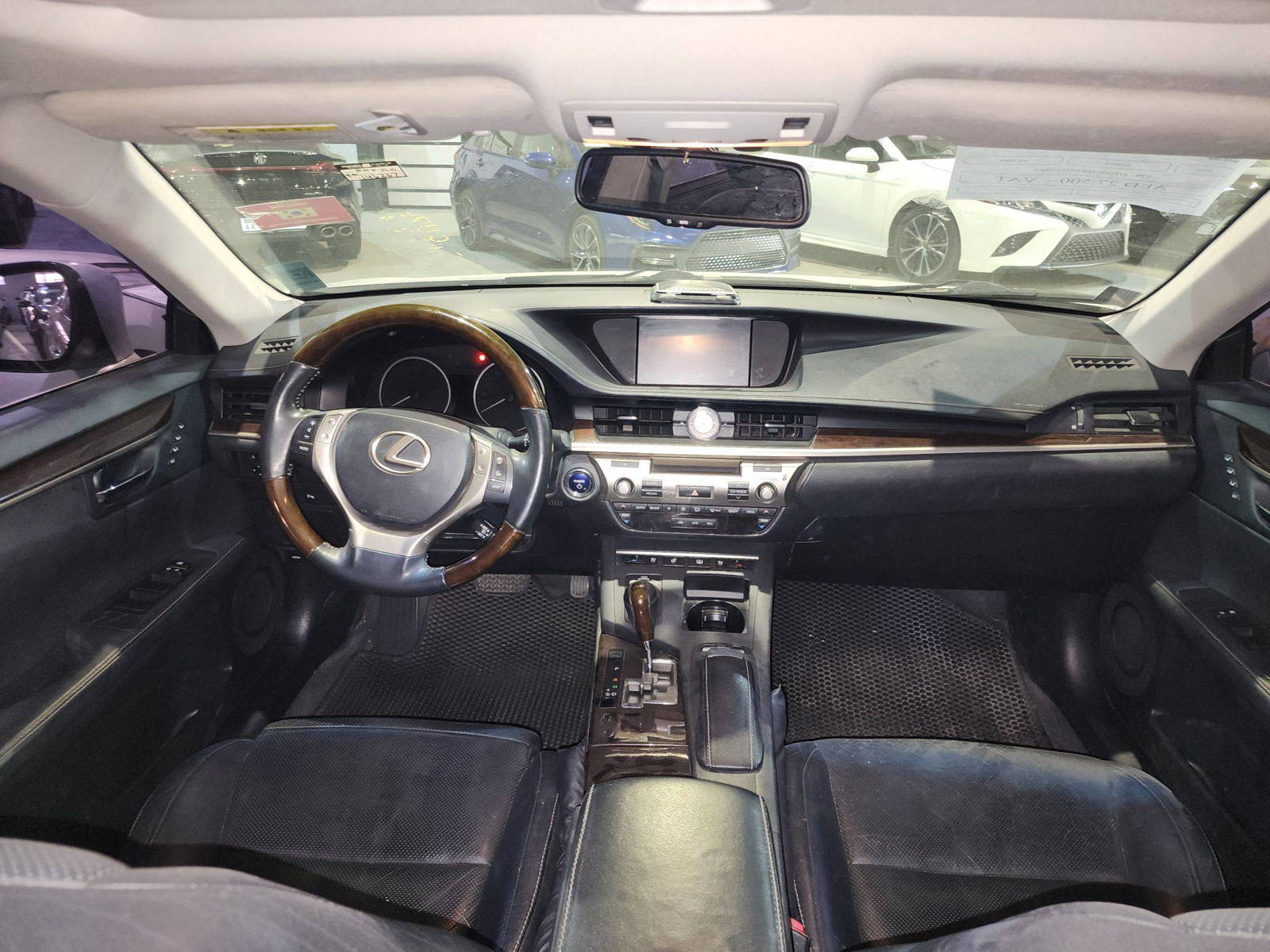 2013 LEXUS ES 300H — 146267 KM — Lot 215487 — Souq - Marhaba Auctions Used Cars - Image 8