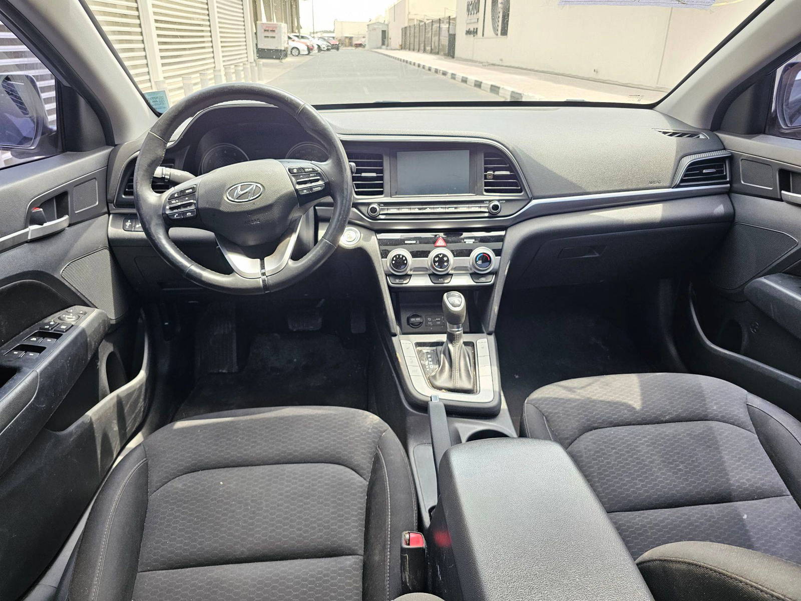 2019 HYUNDAI ELANTRA — 157378 KM — Lot 46405215 — Souq - Marhaba Auctions Used Cars - Image 7