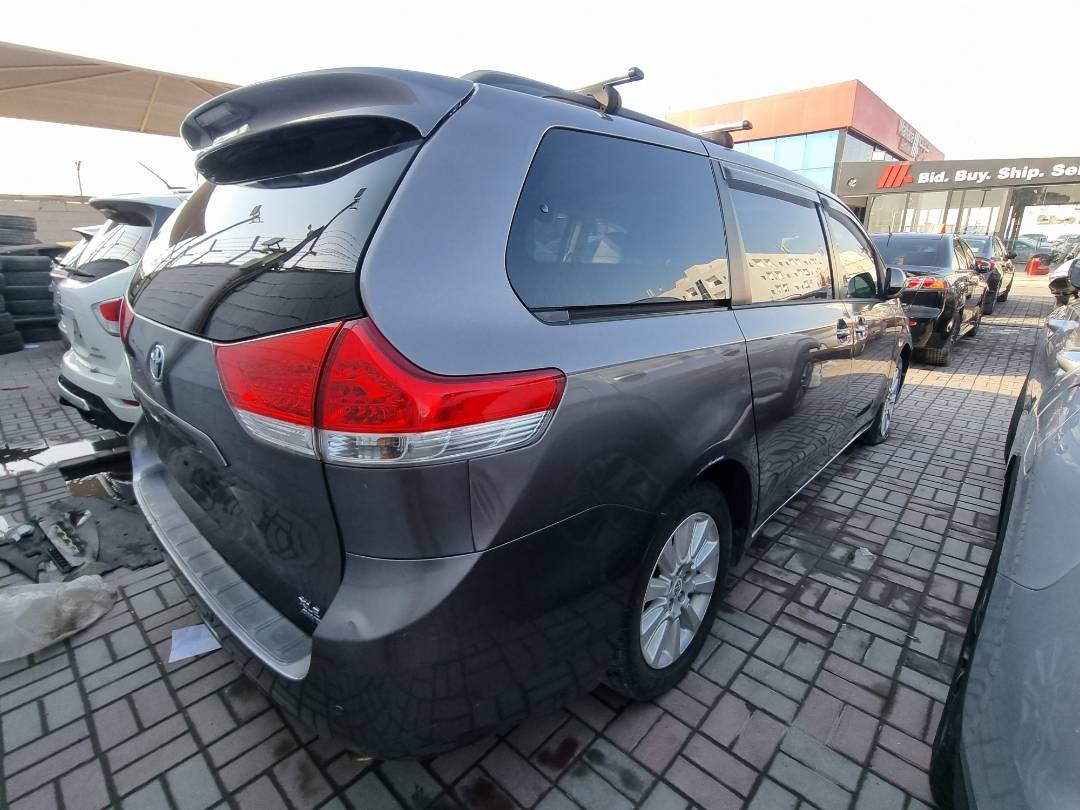 2011 TOYOTA SIENNA — 228035 Miles — Lot 2134587 — Ind. 12 - Marhaba Auctions Used Cars - Image 3