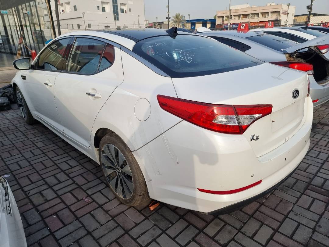 2011 KIA K5 — 110337 KM — Lot 215487 — Ind. 12 - Marhaba Auctions Used Cars - Image 4