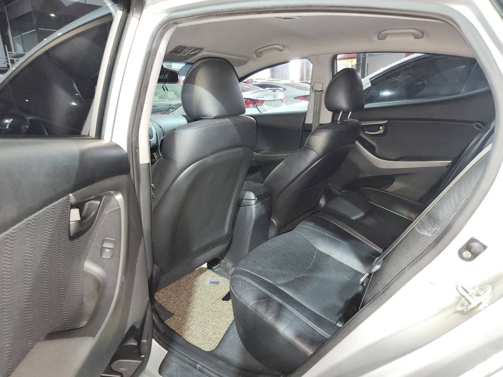 2011 HYUNDAI AVANTE — 151252 KM — Lot 040070 — Al Quoz - Marhaba Auctions Used Cars - Image 7