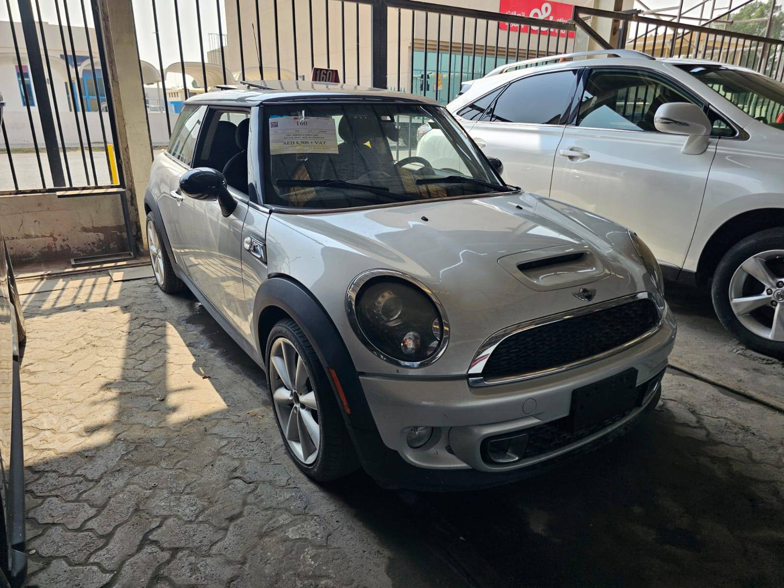MINI Cooper 2011 view 2