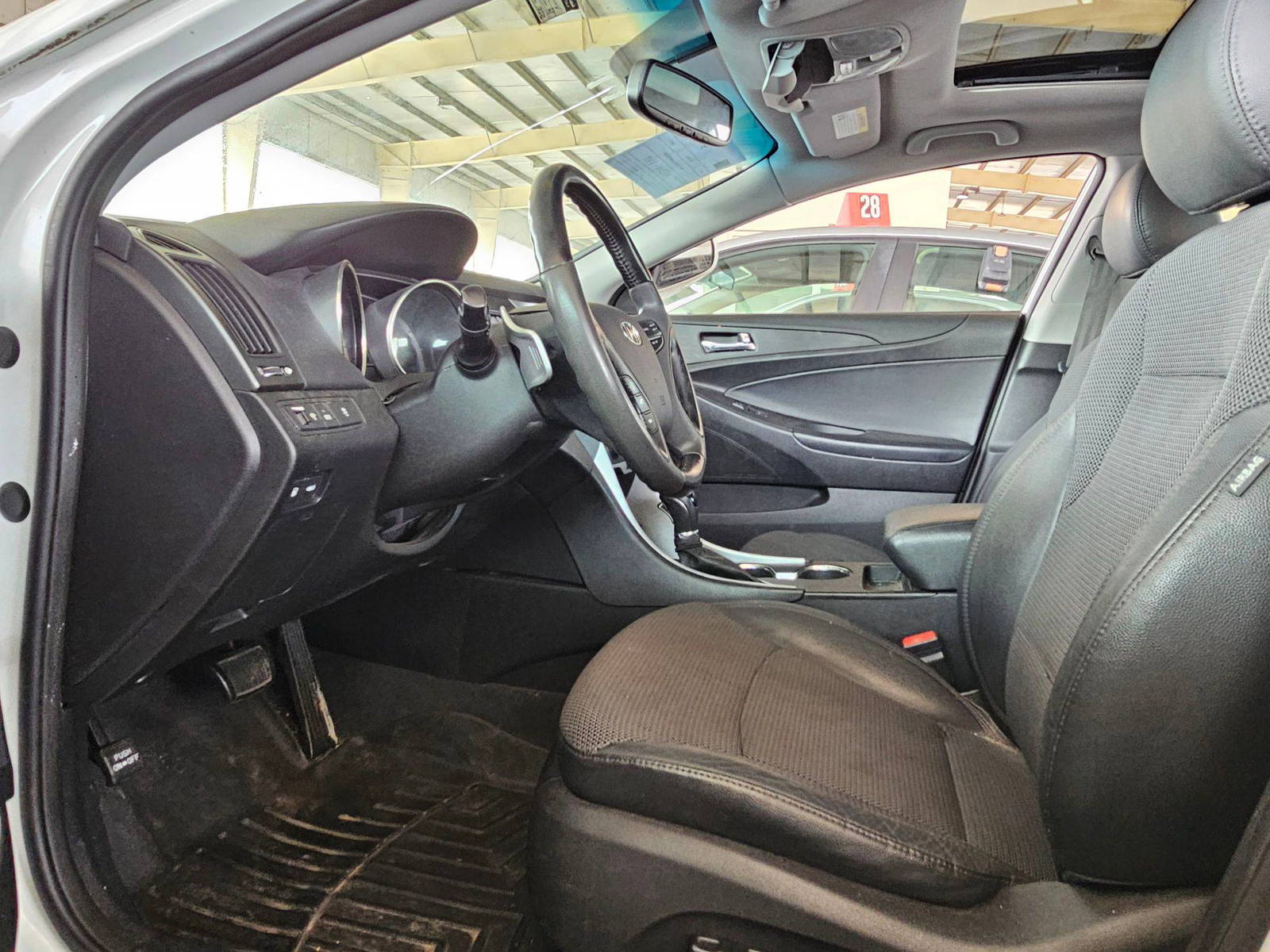 2011 HYUNDAI SONATA — 171272 Miles — Lot H219281 — Souq - Marhaba Auctions Used Cars - Image 8
