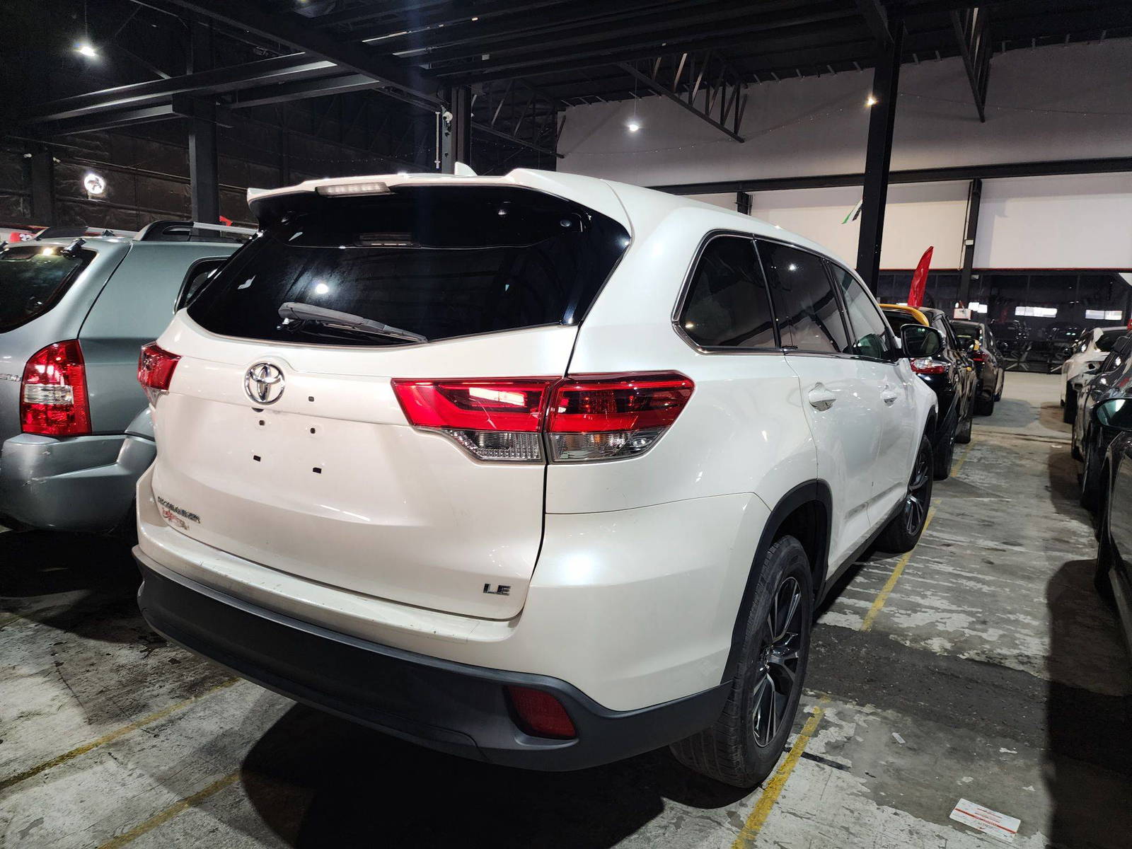 2019 TOYOTA HIGHLANDER — 196242 Miles — Lot 68734554 — Souq - Marhaba Auctions Used Cars - Image 4