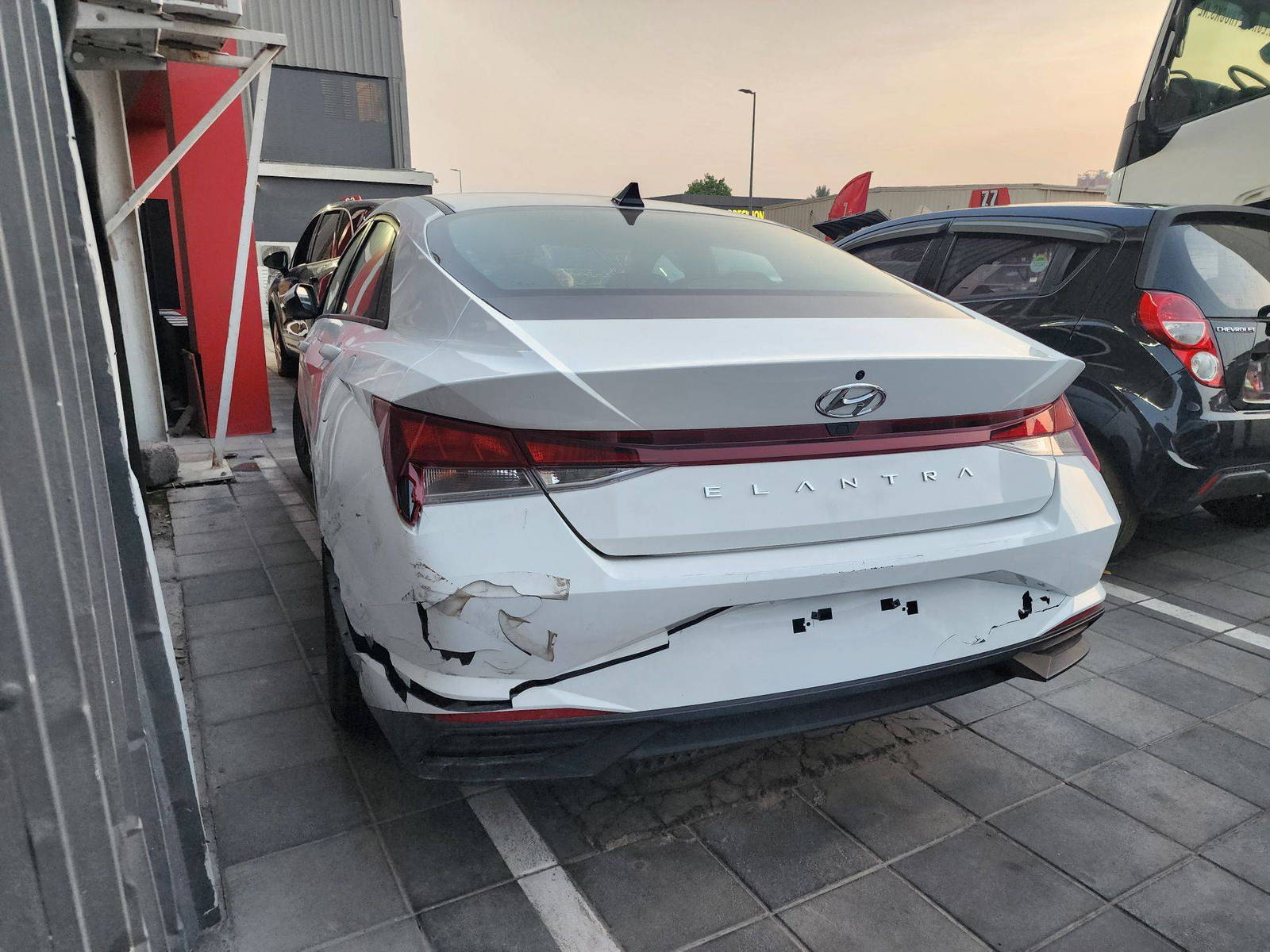 2022 HYUNDAI ELANTRA — 56186 KM — Lot 227434 — Souq - Marhaba Auctions Used Cars - Image 4