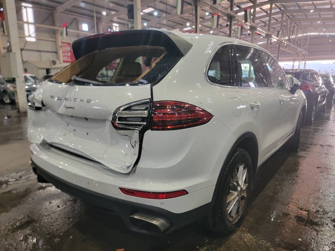 2016 PORSCHE Cayenne — 116460 Miles — Lot GKA14436 — Main - Marhaba Auctions Used Cars - Image 4