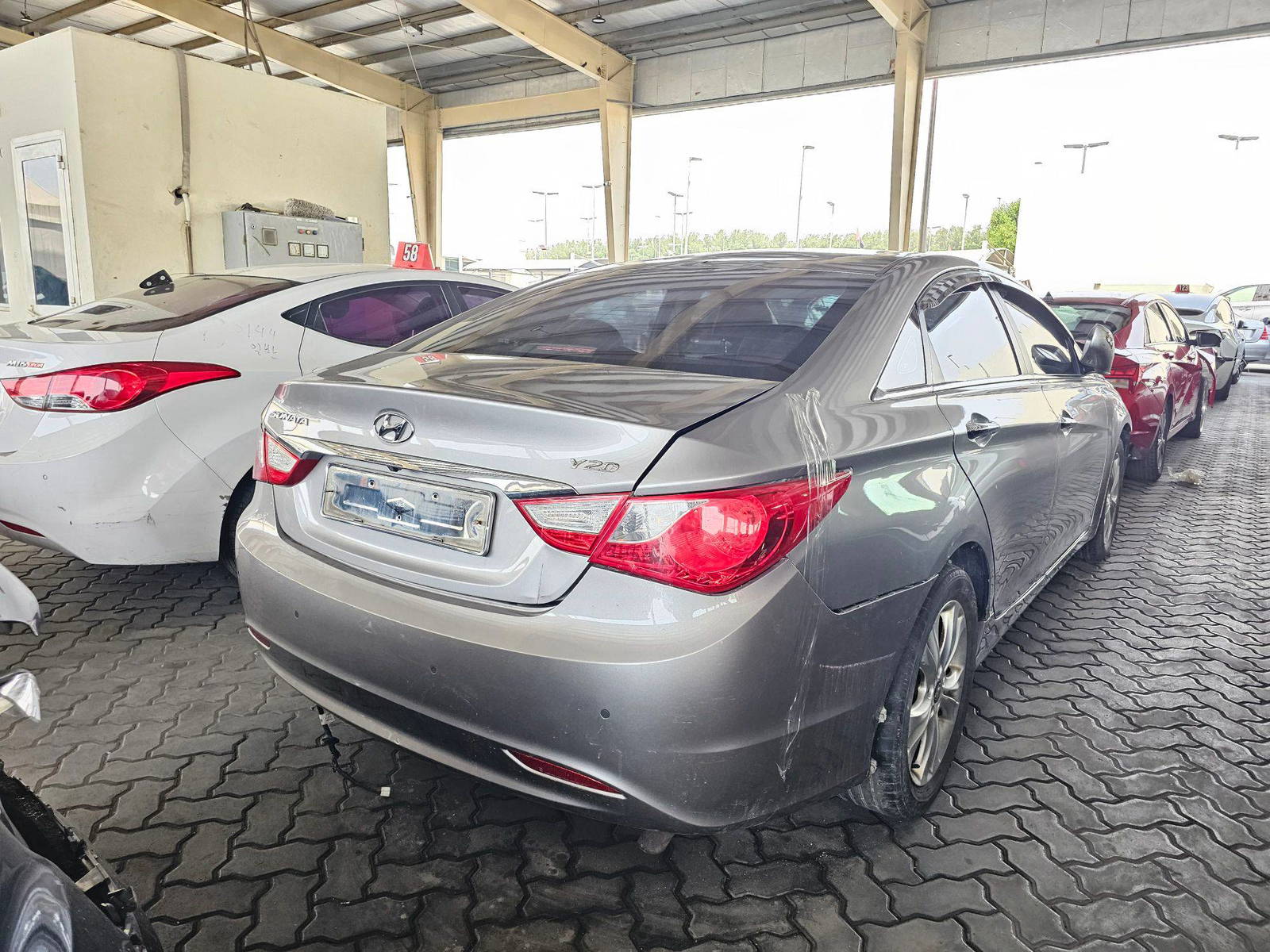 2010 HYUNDAI SONATA — 204778 KM — Lot 029542 — Souq - Marhaba Auctions Used Cars - Image 3
