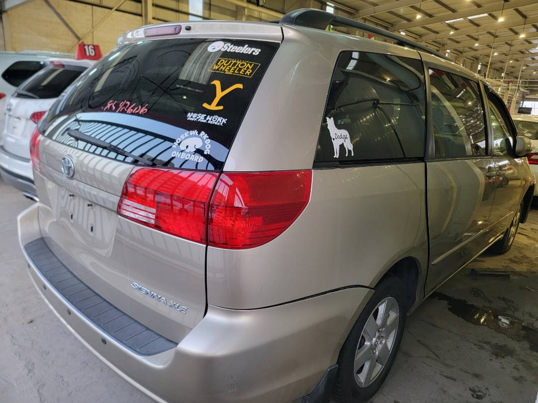 2004 TOYOTA SIENNA — 174021 Miles — Lot 38542606 - Marhaba Auctions Used Cars - Image 3