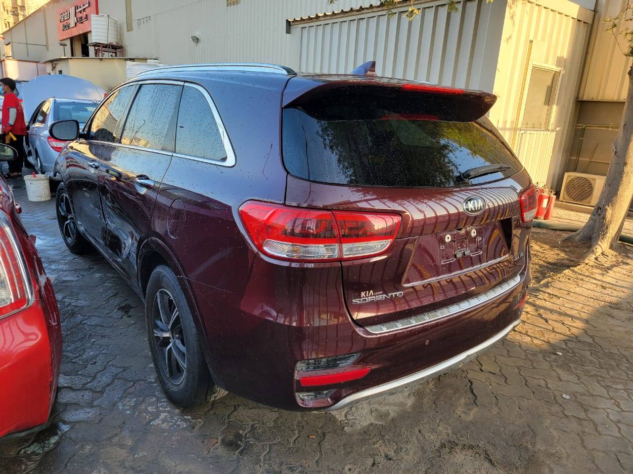 2017 KIA SORENTO — 140844 Miles — Lot G313717 — Souq - Marhaba Auctions Used Cars - Image 4