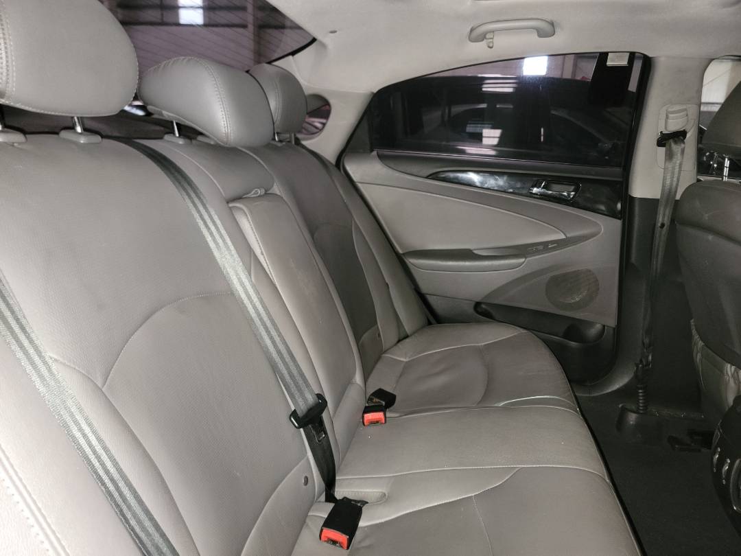 2012 HYUNDAI SONATA — 131543 Miles — Lot 43297104 — Souq - Marhaba Auctions Used Cars - Image 4