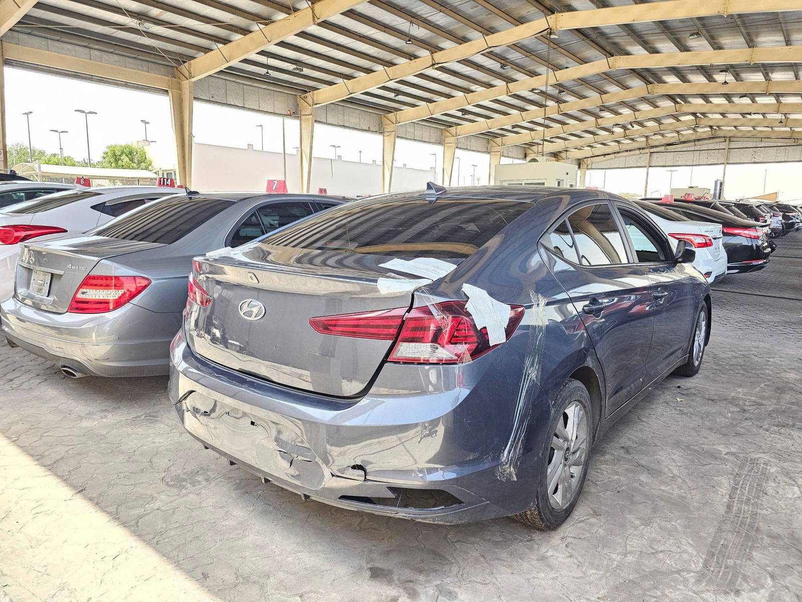 2019 HYUNDAI ELANTRA — 130825 KM — Lot 84055204 — Souq - Marhaba Auctions Used Cars - Image 4