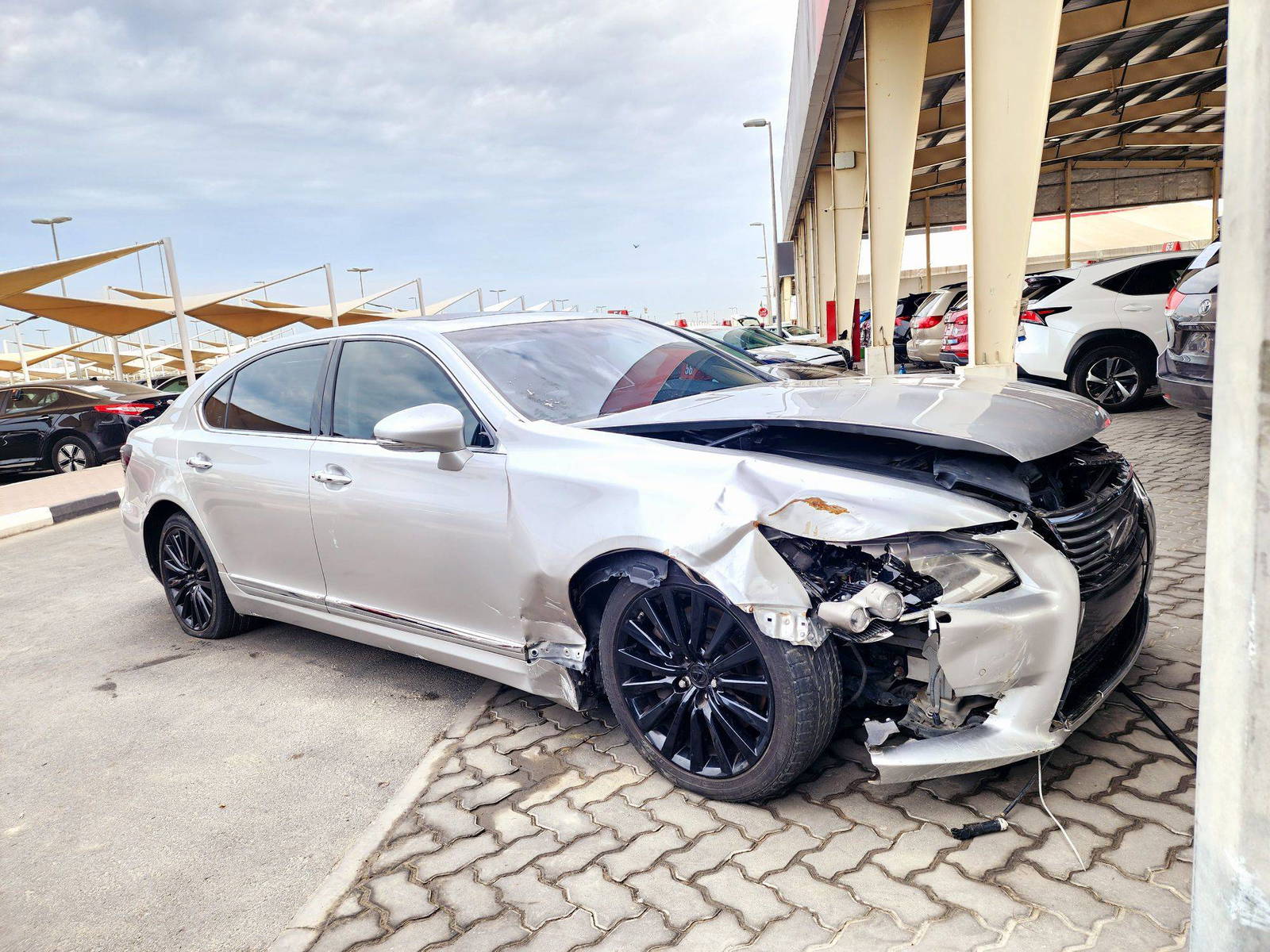 2013 LEXUS LS 460 — 116942 Miles — Lot D5006067 — Souq - Marhaba Auctions Used Cars - Image 4