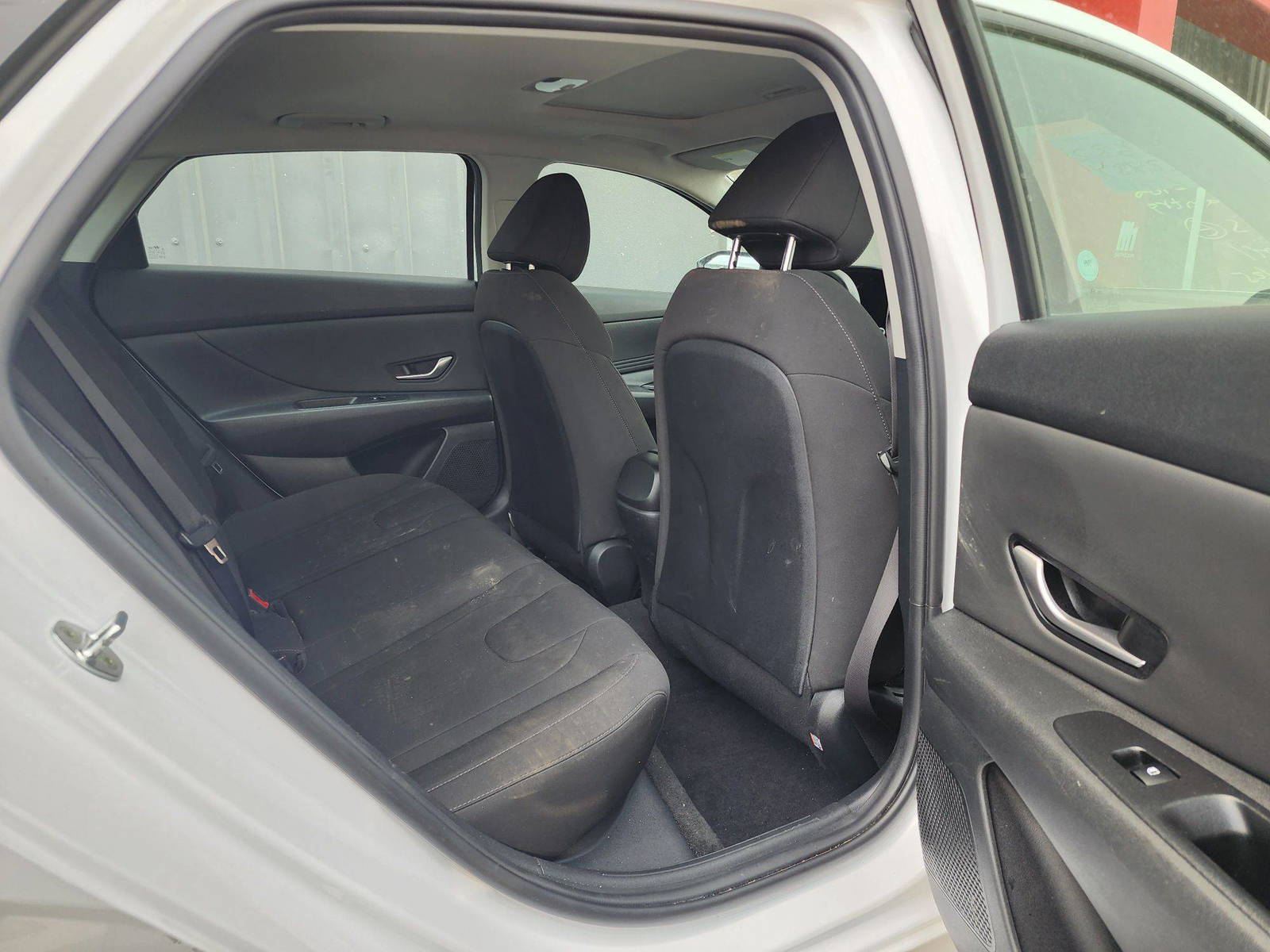 2022 HYUNDAI ELANTRA — 56186 KM — Lot 227434 — Souq - Marhaba Auctions Used Cars - Image 7