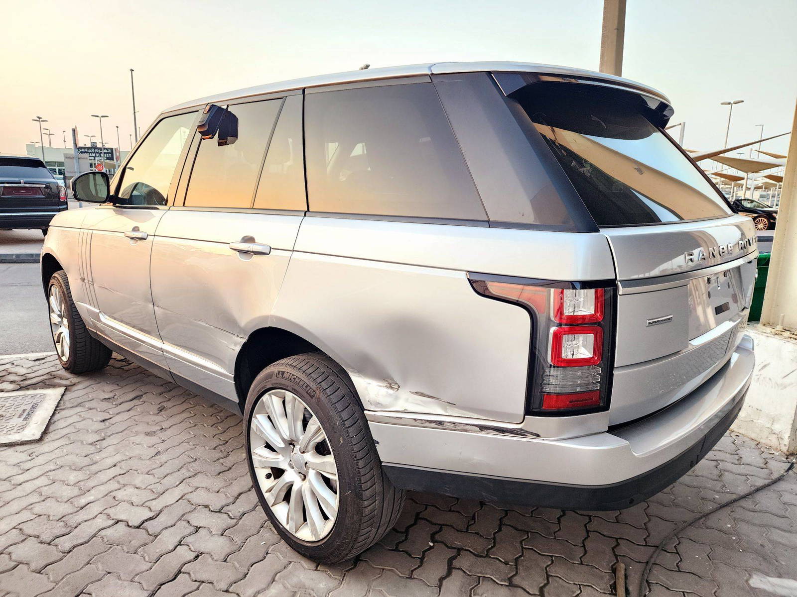 2016 LAND ROVER RANGE ROVER SUPERCHARGED — 150691 Miles — Lot 61260414 — Souq - Marhaba Auctions Used Cars - Image 4